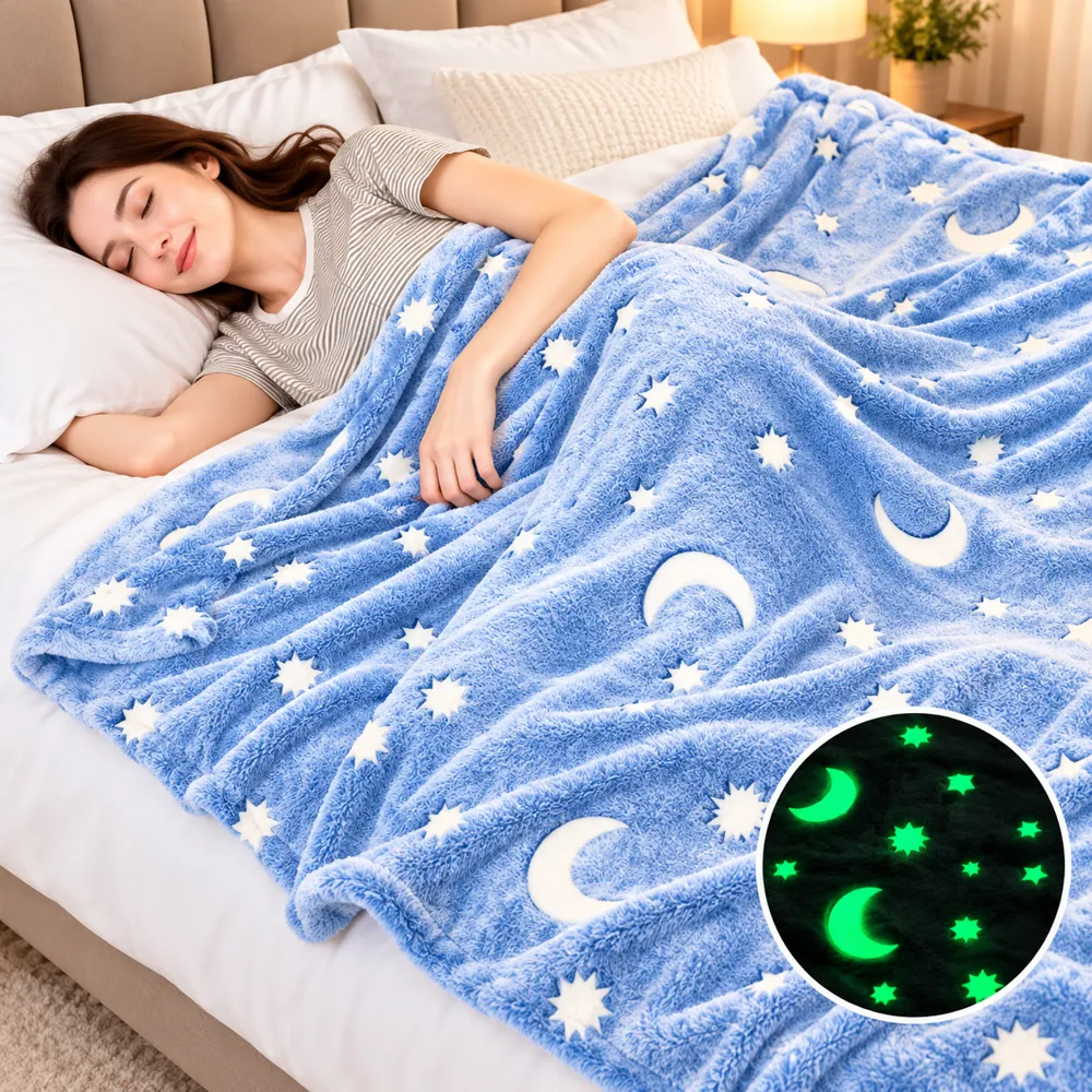 Жінка спить під голубим пледом